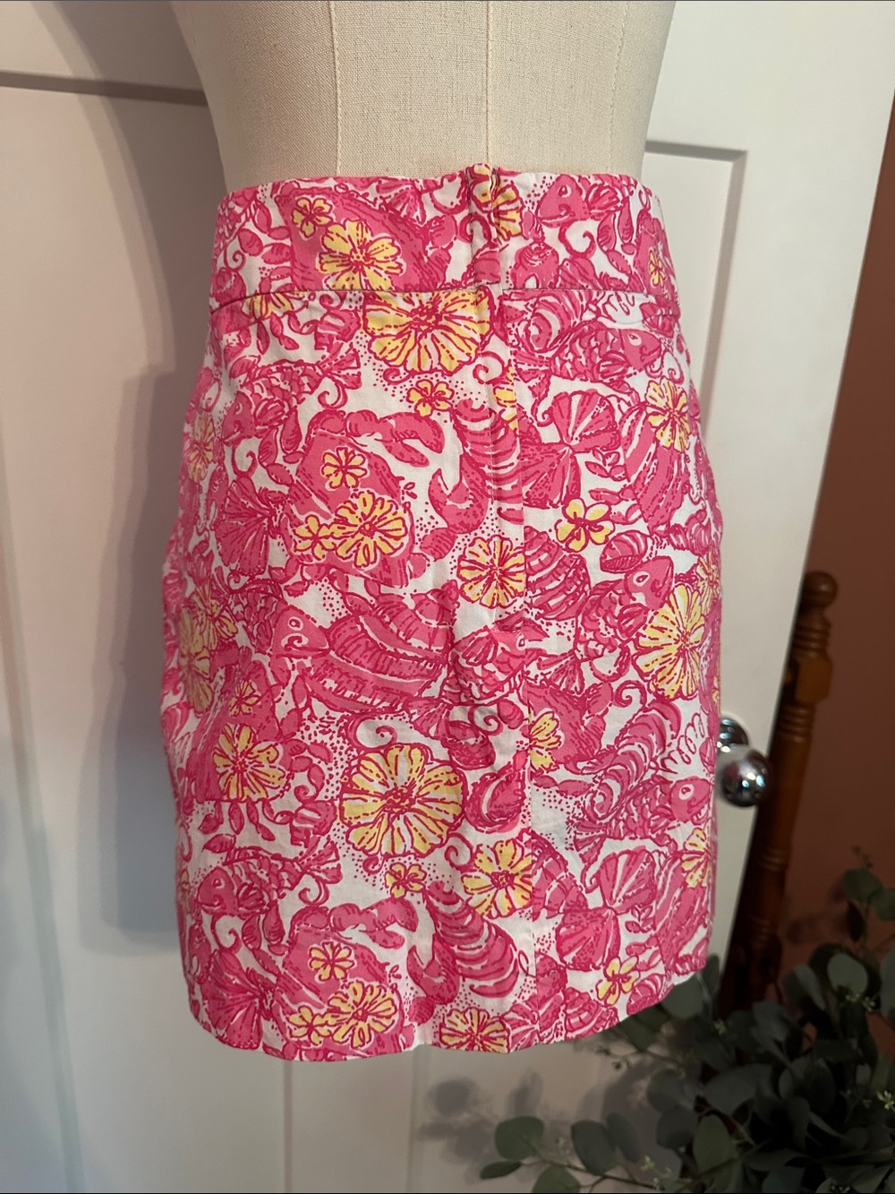Lilly Pulitzer Jarvey Chum bucket pink white yellow embroidered detail 8 skort - Picture 8 of 12